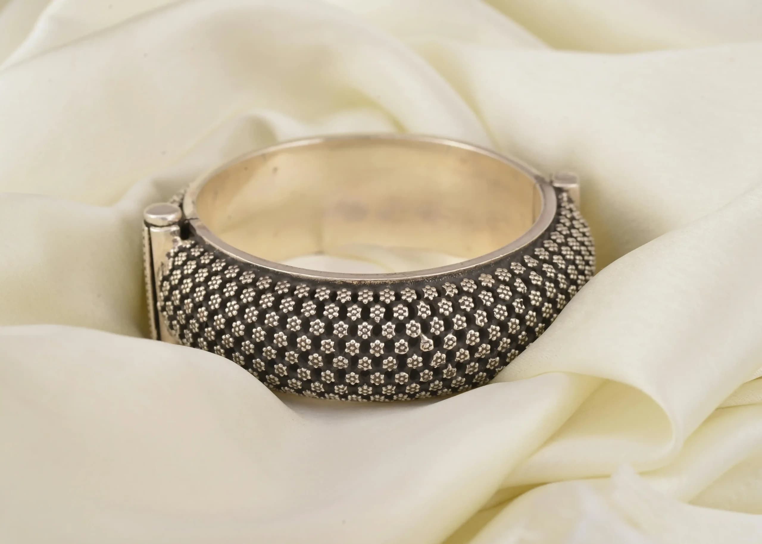 Midnight Elegance Pattern Bracelet 2